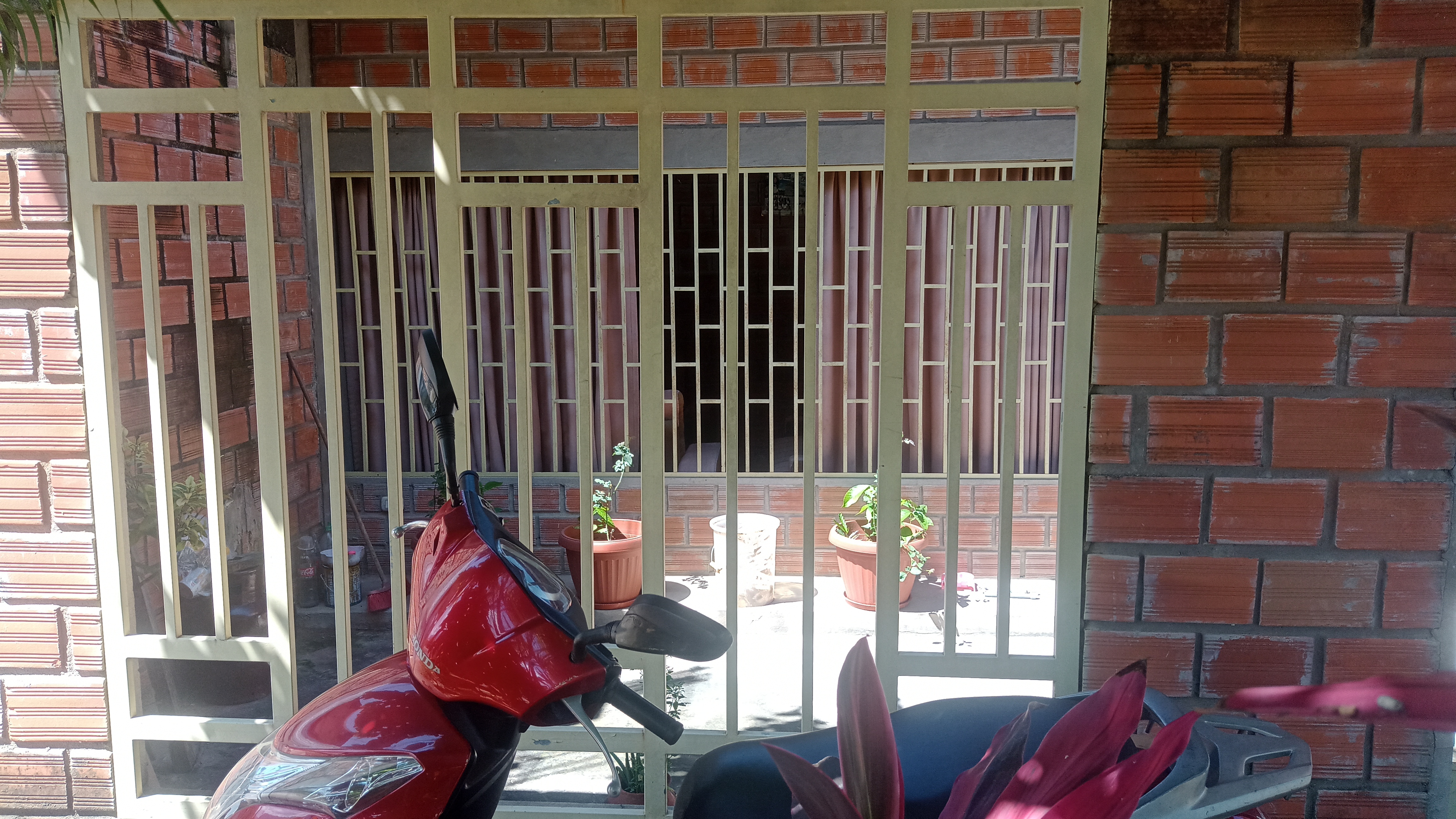 Casa familiar 1 piso en venta – 6 dormitorios + Cochera. Cerca a Aeropuerto